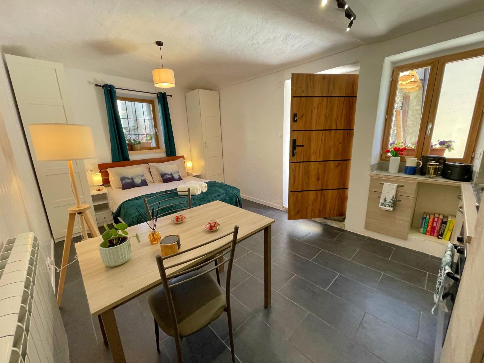 The Hideaway - And The Via Lattea Apartment Sauze D'Oulx